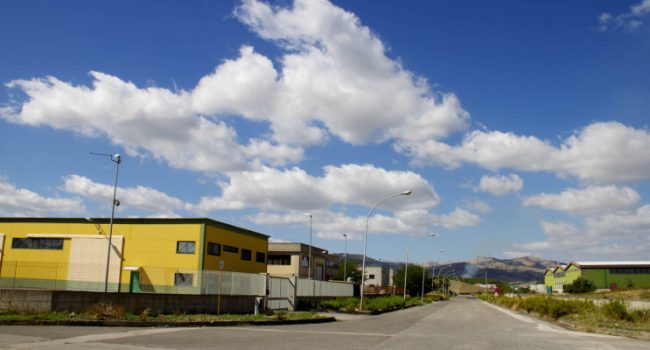 Zona industriale di Caltagirone, il Comune sollecita la Regione: “Fermare lo sfratto di 14 aziende per salvare imprese e 100 posti di lavoro”
