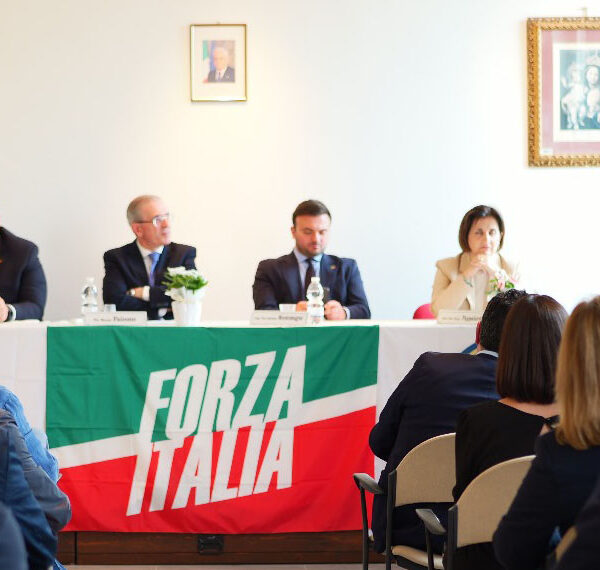 Congresso comunale di Forza Italia a Mirabella, la politica cambia pagina