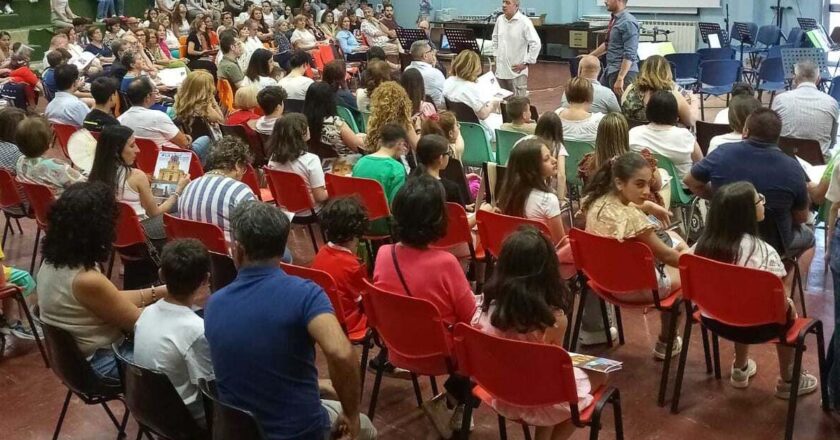 A Mirabella si guarda ‘Luntanu’, un progetto dell’istituto ‘De Amicis’ sull’emigrazione