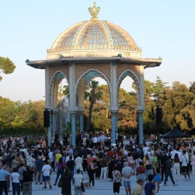 Folla ed emozione per la riapertura della Villa comunale: la città ritrova il suo cuore verde