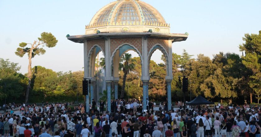 Folla ed emozione per la riapertura della Villa comunale: la città ritrova il suo cuore verde