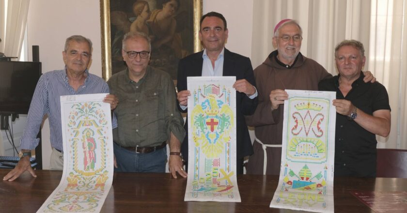 Maraviglia 2025: La Scala Illuminata incanta Caltagirone