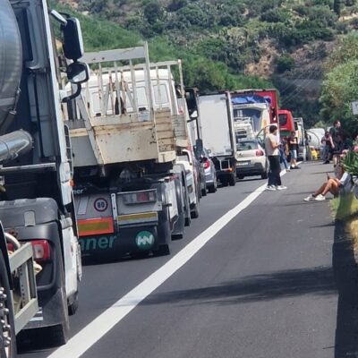 Catania-Messina: Traghetti e ritardi per un camion ribaltato