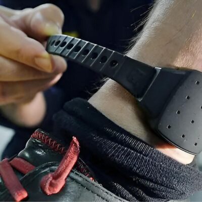 Vittoria, maltrattava la compagna malata: braccialetto elettronico per un tunisino