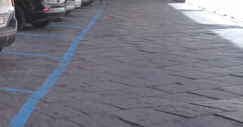 Oggi riparte la sosta a pagamento sugli stalli blu: più flessibilità nei primi giorni e parcheggio gratis per disabili
