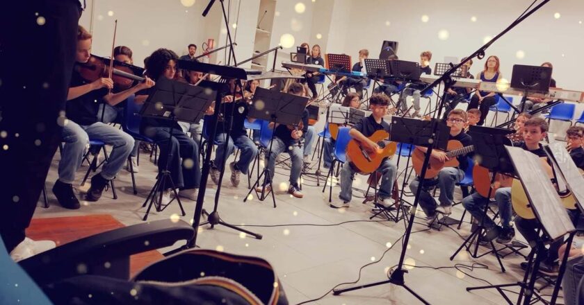 Caltagirone, applausi per il concerto di fine anno dell’Arcoleo–Feltre: oltre 120 giovani musicisti incantano il pubblico