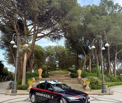 L’Arma dei Carabinieri rende omaggio a Caltagirone: il saluto dalla splendida Villa Comunale