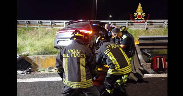 Terribile incidente nella notte sul GRA, due giovani estratti dalle lamiere