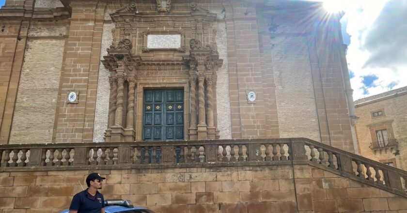 Controlli a Piazza Armerina: 96 persone identificate e sanzioni nel bilancio della Polizia di Stato