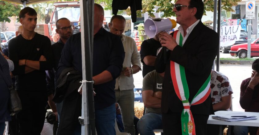 Caltagirone, il sindaco Roccuzzo al presidio di protesta: «Per agricoltori e imprese servono risposte concrete»