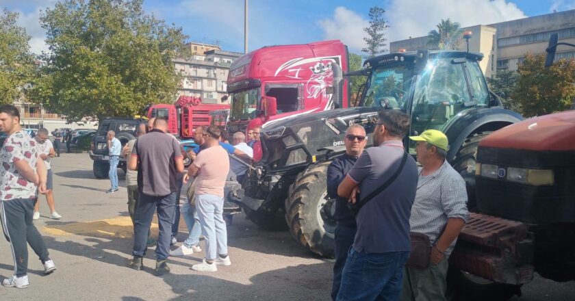Caltagirone, protesta a oltranza degli agricoltori e delle categorie produttive: stop al mercato di sabato 10 ottobre